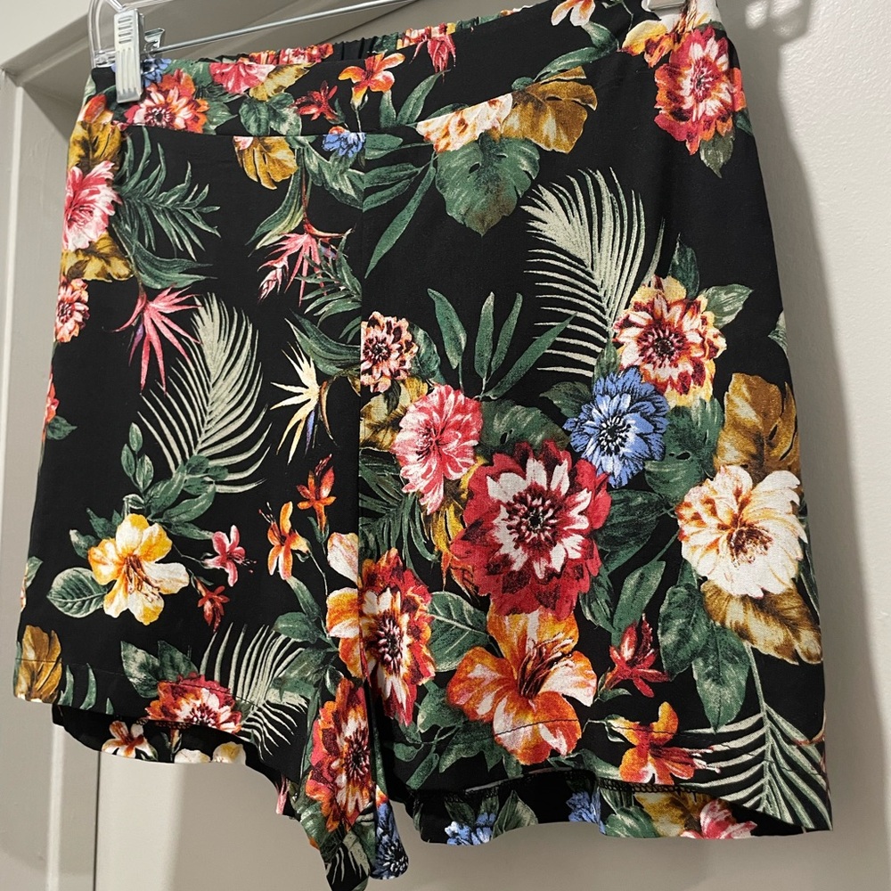 Forever 21 F21 Black Multicolored Tropical Floral Printed High-Waist Shorts - S